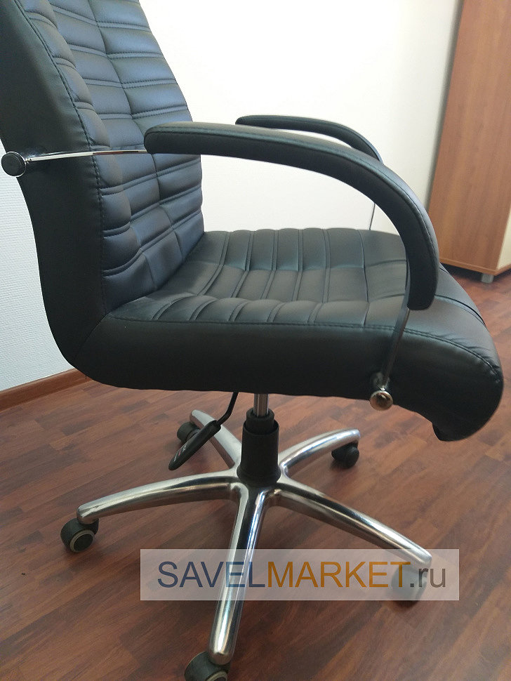 Мастер СавелМаркет отремонтировал компьютерное кресло в офисе