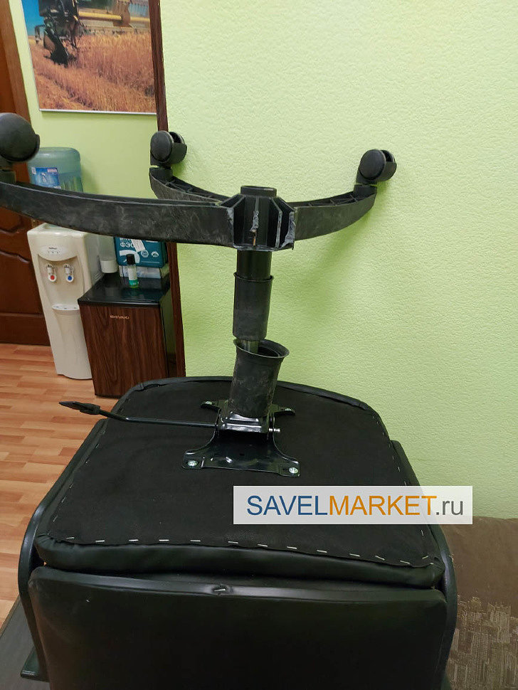 Мастер Savelmarket ru принял заявку на ремонт офисного кресла производителя Chairman - сломалась крестовина Америка, срочный ремонт в Москве