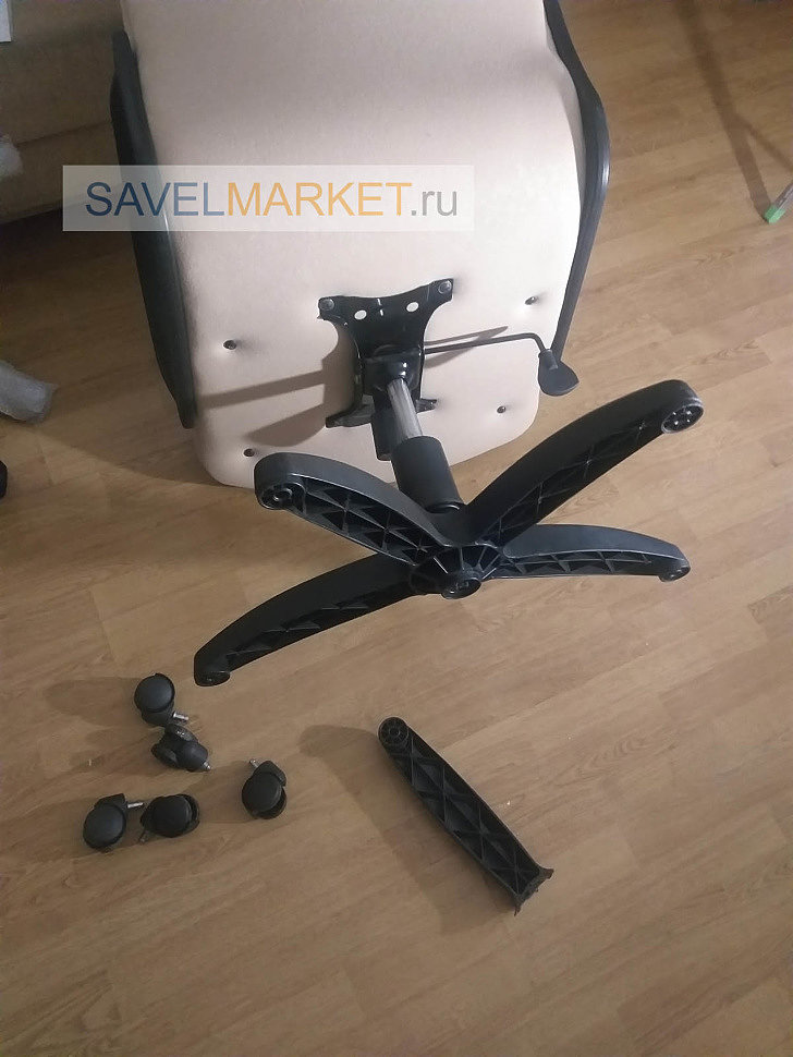 оператор Savelmarket.ru принял заявку на ремонт офисного кресла бежевого цвета в г.Мытищи. У кресла на классической крестовине Америка откололся один из лучей.